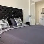 Sheffield Boutique Cosy 3-Bed Home