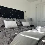 Sheffield Boutique Cosy 3-Bed Home